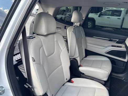 Used 2025 Kia Telluride S AWD/4WD image 35