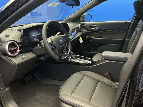 Used 2026 Chevrolet Trax RS w/ Sunroof Package image 12