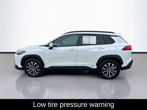 Used 2023 Toyota Corolla Cross SE image 4