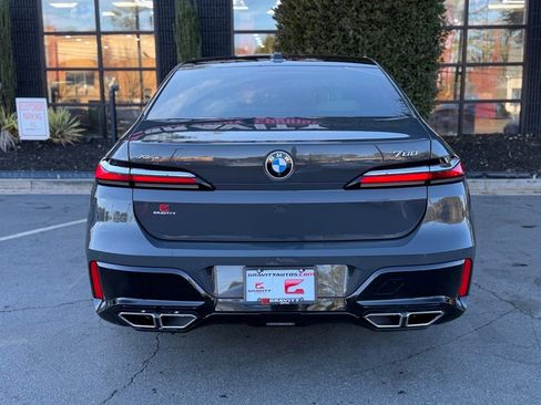 Used 2023 BMW 760i xDrive w/ Executive Package image 18