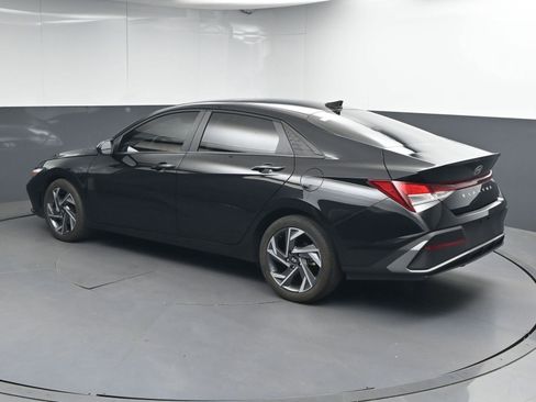 Used 2025 Hyundai Elantra Sport FWD image 5
