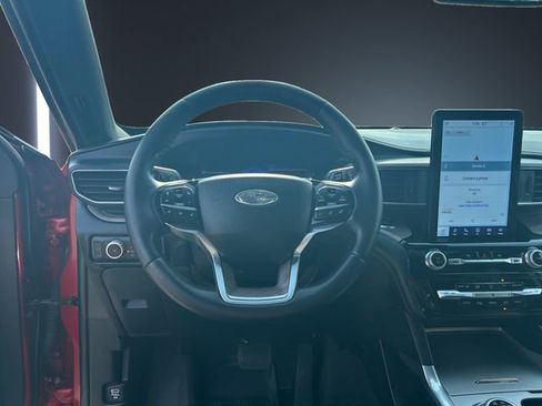 Used 2023 Ford Explorer Platinum w/ Technology Package image 12