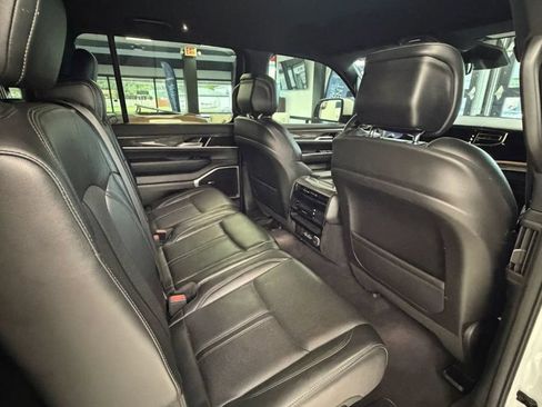 Used 2022 Jeep Wagoneer Series III AWD/4WD image 22