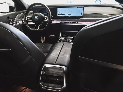 Used 2023 BMW i7 xDrive60 w/ Executive Package 2 image 39