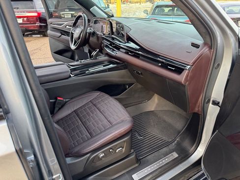 Used 2024 Cadillac Escalade V w/ LPO, ONYX Package image 33
