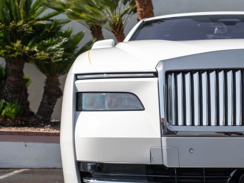 Used 2025 Rolls-Royce Spectre w/ Spectre Launch Package AWD/4WD image 40