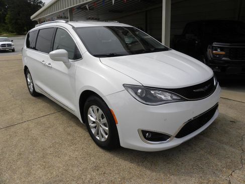 Used 2018 Chrysler Pacifica Touring-L w/ Advanced Safetytec Group FWD image 5
