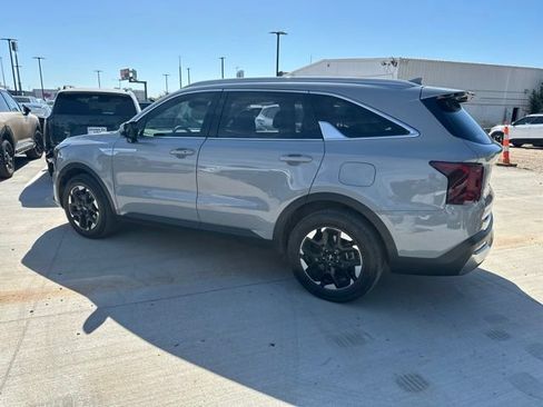 Used 2025 Kia Sorento S w/ Panoramic Sunroof Package FWD image 15