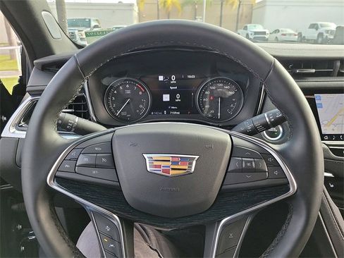 Used 2025 Cadillac XT5 Premium Luxury w/ Technology Package image 9