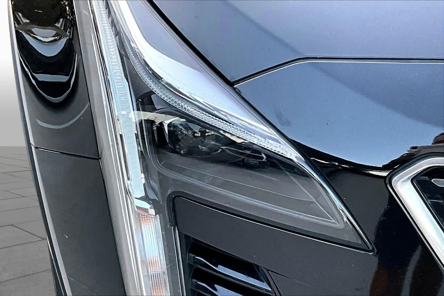 Used 2020 Cadillac XT4 Premium Luxury w/ Cold Weather Package FWD image 29