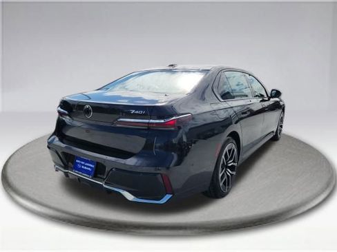 Used 2024 BMW 740i xDrive image 12