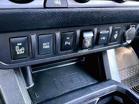 Used 2023 Toyota Tacoma TRD Off-Road w/ TRD Premium Off Road Package AWD/4WD image 34