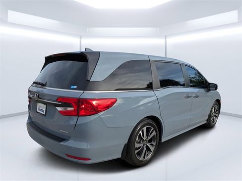 Certified 2023 Honda Odyssey Touring image 3