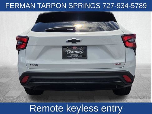 Used 2025 Chevrolet Trax RS w/ Sunroof Package FWD image 11