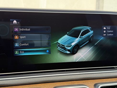 Used 2025 Mercedes-Benz GLE 350 4MATIC image 9