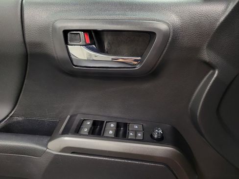 Used 2023 Toyota Tacoma TRD Off-Road image 19