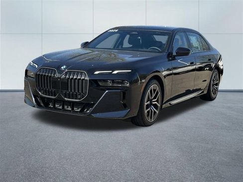 Used 2026 BMW 740i xDrive AWD/4WD image 9