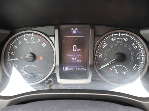 Used 2017 Toyota Tacoma TRD Sport image 18