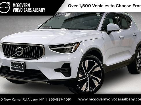 Used 2024 Volvo XC40 B5 Plus w/ Protection Package Premier AWD/4WD image 1