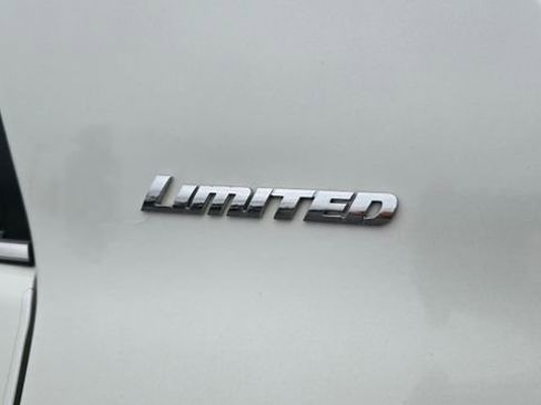 Used 2018 Toyota 4Runner 4WD image 8