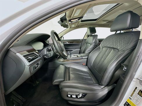 Used 2020 BMW 750i xDrive w/ Cold Weather Package image 22