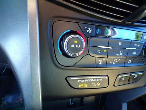 Used 2017 Ford Escape SE AWD/4WD image 13