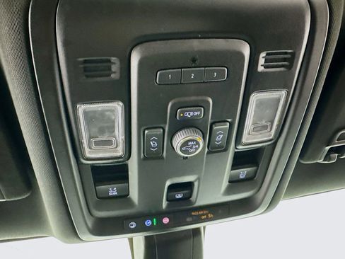 Used 2021 Chevrolet Suburban Premier w/ Premium Package AWD/4WD image 21