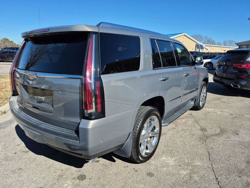 Used 2017 Cadillac Escalade Premium Luxury image 3