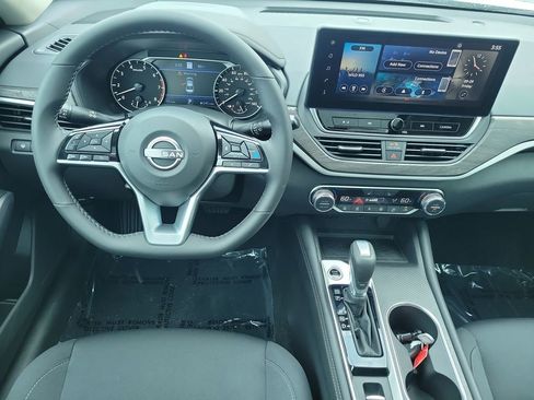 Used 2025 Nissan Altima 2.5 SV w/ SV Premium Package FWD image 18