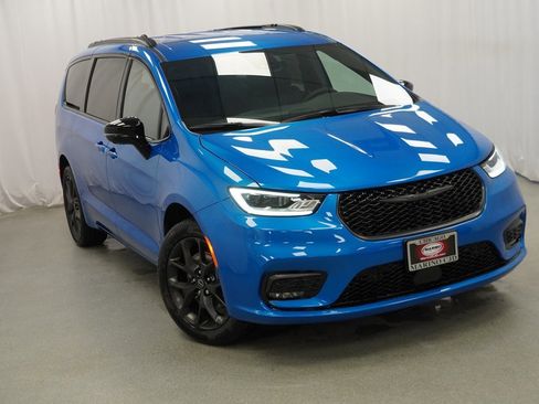 New 2026 Chrysler Pacifica Select image 8