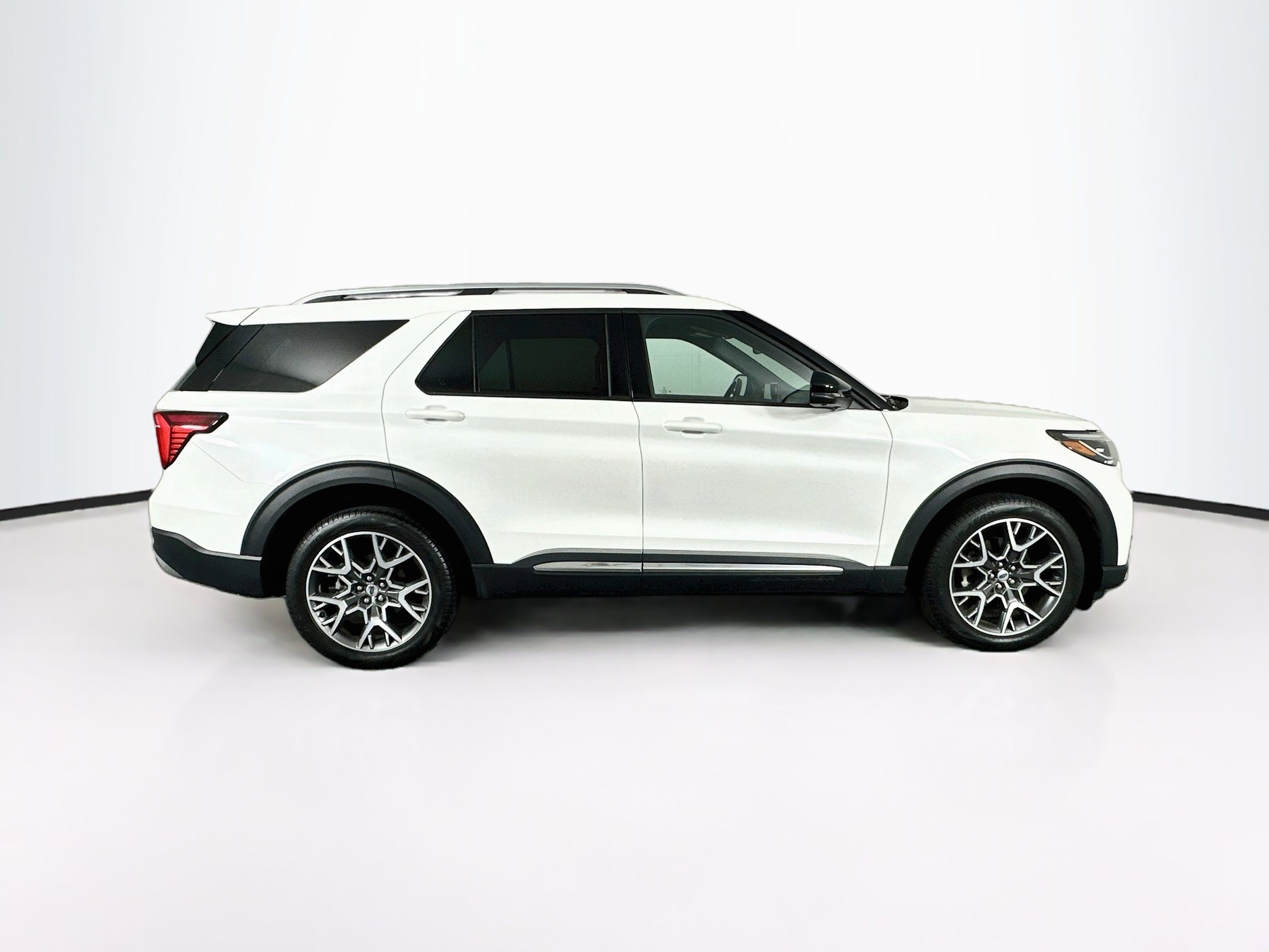 Used 2025 Ford Explorer Platinum w/ Ultimate Package AWD/4WD image 10