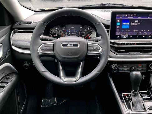 Used 2022 Jeep Compass Latitude image 5