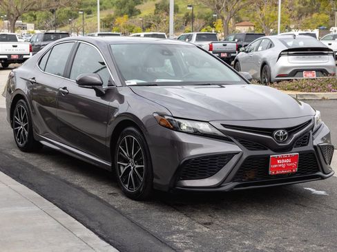 Certified 2023 Toyota Camry SE image 3