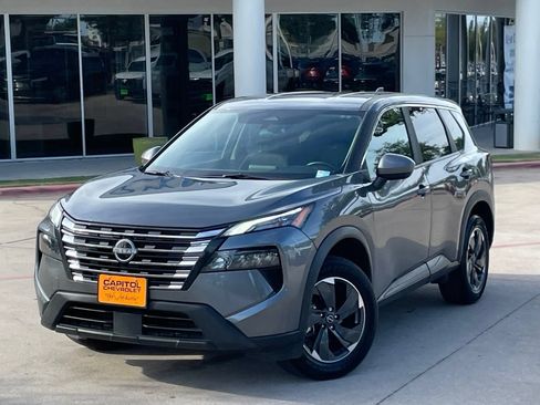 Used 2025 Nissan Rogue SV AWD/4WD image 9