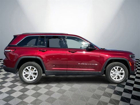 Used 2023 Jeep Grand Cherokee Limited w/ Luxury Tech Group II image 5