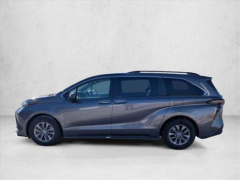 Used 2024 Toyota Sienna XLE image 8