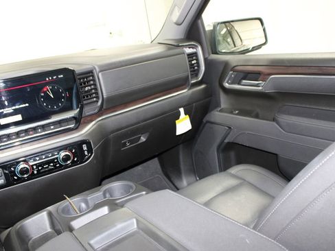 Used 2025 GMC Sierra 1500 SLT AWD/4WD image 38