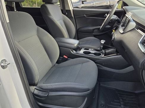 Used 2020 Kia Sorento LX FWD image 15