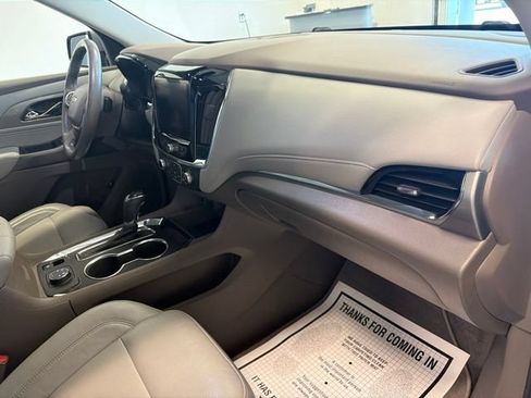 Used 2020 Chevrolet Traverse LT w/ LT Premium Package AWD/4WD image 39