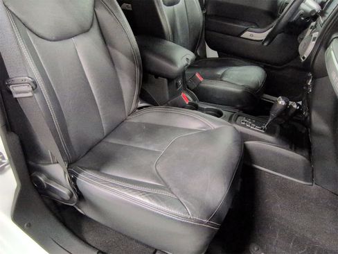 Certified 2017 Jeep Wrangler Unlimited Rubicon image 22