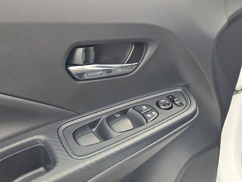 Used 2025 Nissan Versa SV FWD image 18