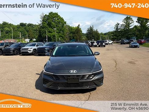 Used 2024 Hyundai Elantra SEL FWD image 2