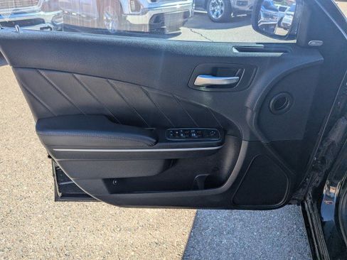 Used 2017 Dodge Charger SXT RWD image 9