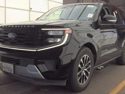 Used 2025 Ford Expedition Platinum image 5