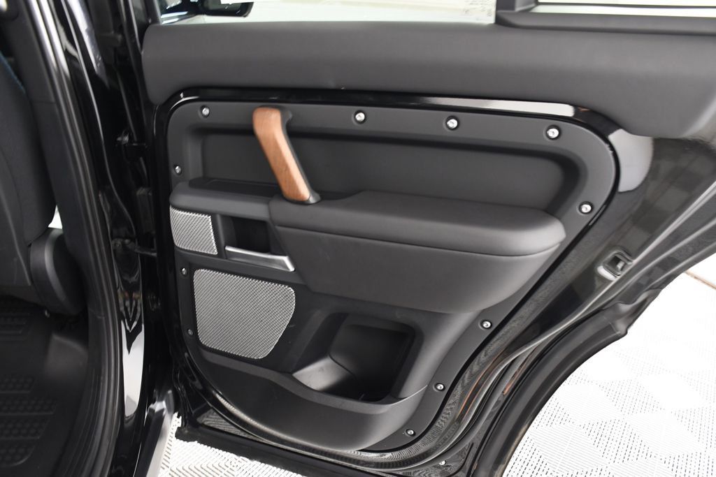 Used 2024 Land Rover Defender 130 X AWD/4WD image 21