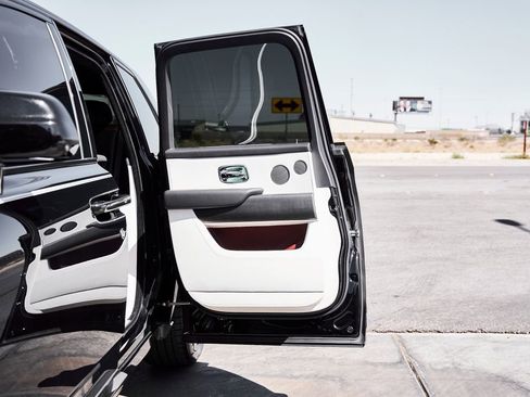 Used 2026 Rolls-Royce Cullinan image 30