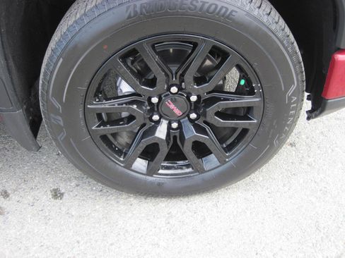 Used 2024 GMC Sierra 1500 Elevation w/ LPO, Elevation Black Package AWD/4WD image 7