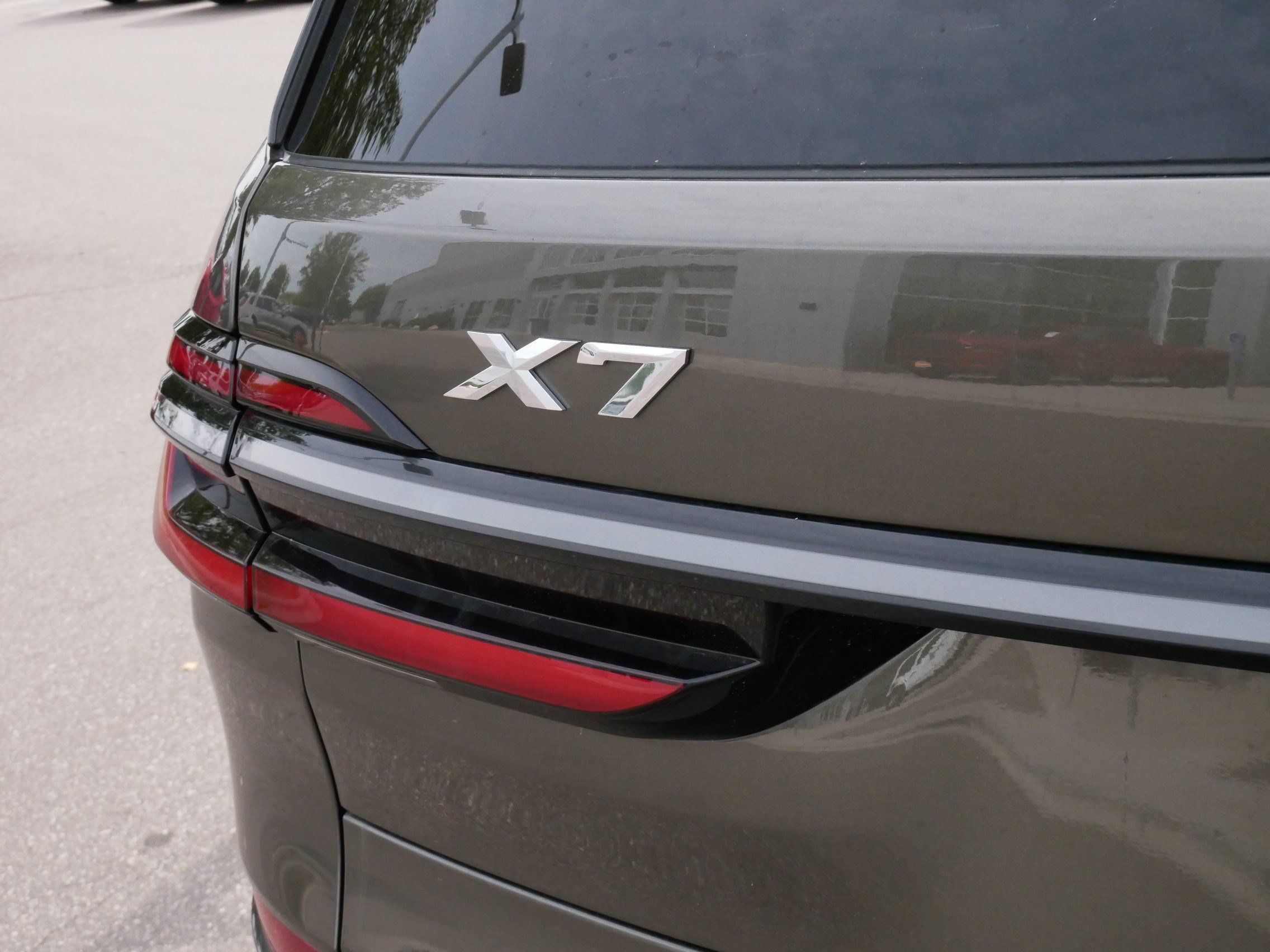Used 2024 BMW X7 xDrive40i w/ M Sport Package AWD/4WD image 17