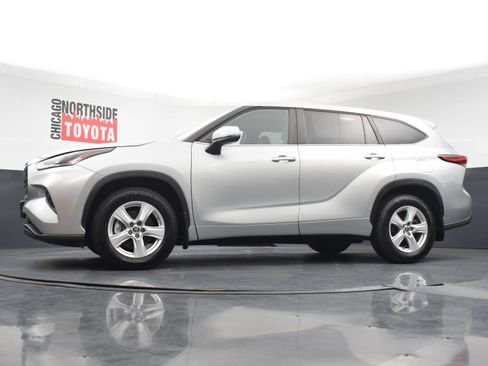 Used 2023 Toyota Highlander LE AWD/4WD image 27