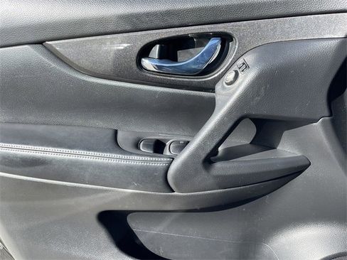 Used 2017 Nissan Rogue S image 22